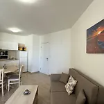 Horizon 20 'a' Apartment
